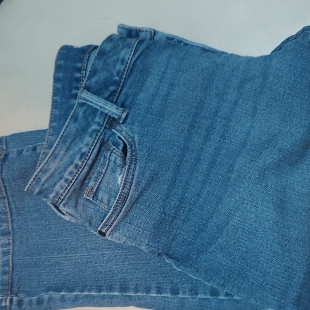 Petite Capri blue jeans
